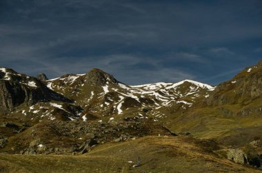 Anayet tepesi dibi olan Portalet. İspanya 'daki Aragonlu Pireneler' in ünlü dağları.