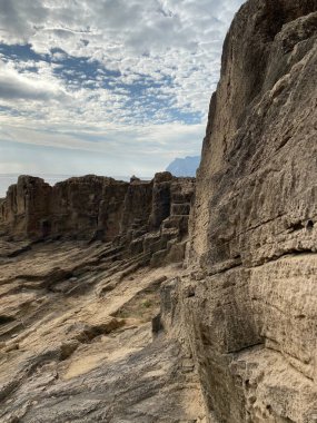 İspanya 'nın Alicante kıyısındaki güzel kayalık plajı. Görünüm