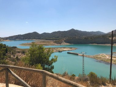 İspanya 'da çok güzel bir rezervuar manzarası var. Görünüm