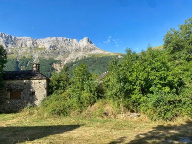 Escuain kasabası, eski bir köy, Hueca, Aragon, İspanya manzaralı.