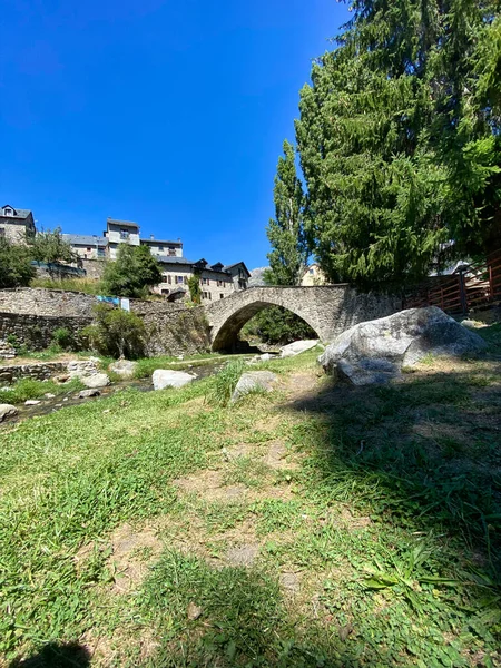 位于阿拉贡山脉萨伦特 德加梅罗的罗马桥 Huesca 西班牙 — 图库照片