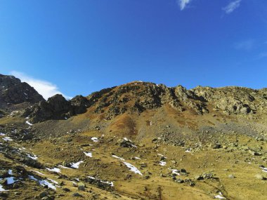 Anayet 'teki dağ ve göllerin, Portalet bölgesinin, Fransa sınırına yakın Aragonya Pireneleri' nin manzarası. Huesca, İspanya. manzara