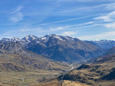 Anayet 'teki dağ ve göllerin, Portalet bölgesinin, Fransa sınırına yakın Aragonya Pireneleri' nin manzarası. Huesca, İspanya. manzara