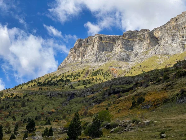 Vista Para Montanhas Florestas Cachoeiras Piscinas Naturais Parque Nacional Ordesa — Fotografia de Stock