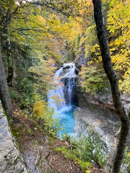 Ordesa Monte Perdido Ulusal Parkı Ndaki Dağların Ormanların Şelalelerin Doğal — Stok fotoğraf