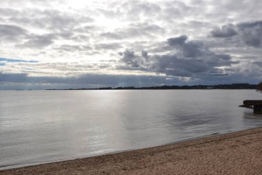 Uruguay 'ın Colonia del Sacramento şehrindeki Rio de la Plata manzarası. manzara