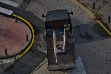 Valencia Topluluğu, İspanya 'daki Alicante şehrindeki kamyonun hava görüntüsü. manzara
