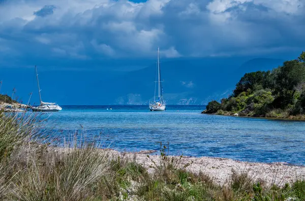 Sailboats in a bay of Corsica — Stock Photo, Image