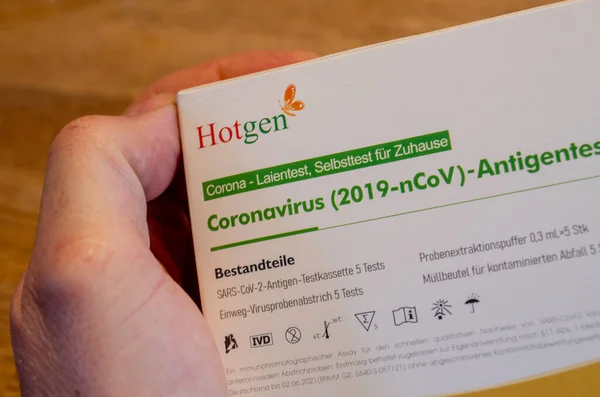 Bamberg, Almanya - 8.4.2021. Hotgen 'den Covid19 Antigentest. Meslekten olmayanlar tarafından kullanım için 5 Corona ile test kiti..