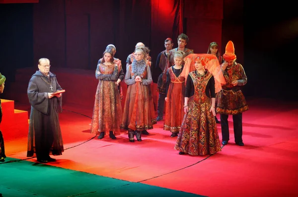 Barnaul Rusya Ocak 2018 Tiyatroda Kostümlü Oyuncular Evlerinizde Veba Var — Stok fotoğraf
