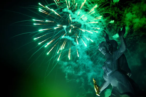 Artilleri Salut Ljus Mörk Bakgrund Festlig Dag — Stockfoto