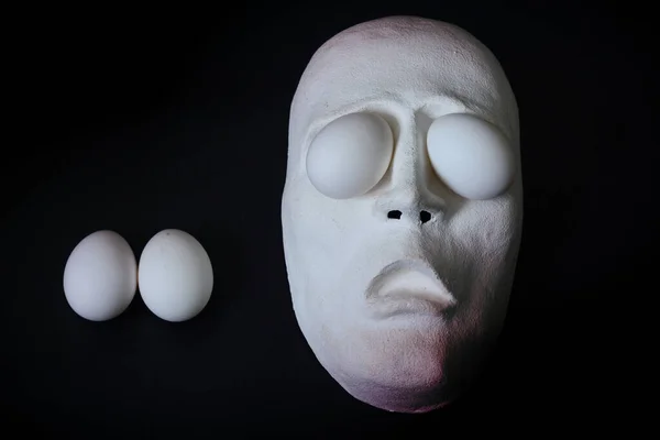 White Scary Theater Mask Lies Next Chicken Eggs Dark Background — Stock Photo, Image