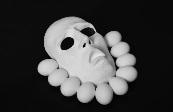 White Scary Theater Mask Lies Next Chicken Eggs Dark Background — Stock Photo, Image