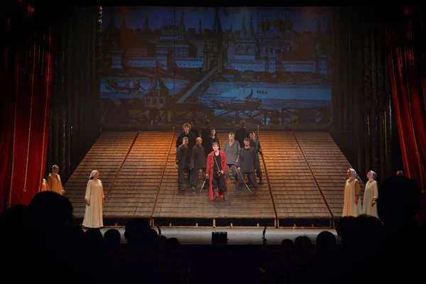 Barnaul Ρωσία Ιανουαρίου 2021 Ηθοποιοί Του Θεάτρου Μεσαιωνικά Κοστούμια Παίζουν — Φωτογραφία Αρχείου