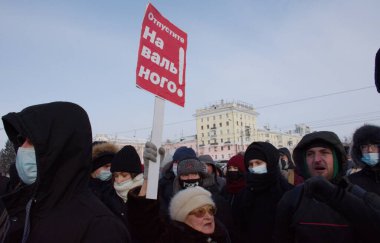 Barnaul, Rusya-23 Ocak 2021 İnsanlar muhalefetteki siyasi Alexei Navalny 'nin tutuklanmasına karşı sokaklara döküldü
