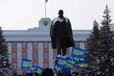 Barnaul, Rusya-23 Ocak 2021 İnsanlar muhalefetteki siyasi Alexei Navalny 'nin tutuklanmasına karşı sokaklara döküldü