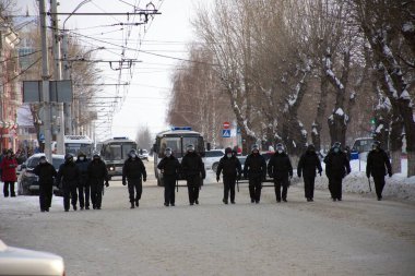 Barnaul, Rusya-23 Ocak 2021 İnsanlar muhalefetteki siyasi Alexei Navalny 'nin tutuklanmasına karşı sokaklara döküldü