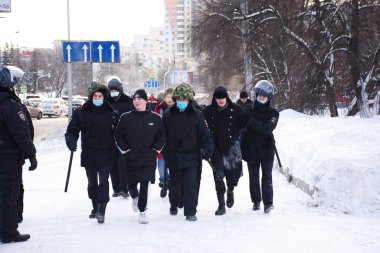 Barnaul, Rusya-23 Ocak 2021 İnsanlar muhalefetteki siyasi Alexei Navalny 'nin tutuklanmasına karşı sokaklara döküldü