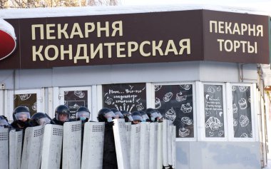 Barnaul, Rusya-23 Ocak 2021 İnsanlar muhalefetteki siyasi Alexei Navalny 'nin tutuklanmasına karşı sokaklara döküldü