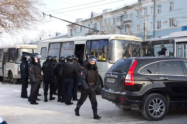 Barnaul, Rusya-23 Ocak 2021 İnsanlar muhalefetteki siyasi Alexei Navalny 'nin tutuklanmasına karşı sokaklara döküldü