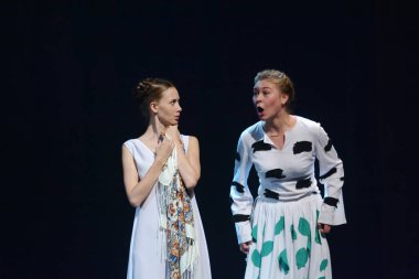 Barnaul, Rusya-27 Eylül 2020. Tiyatronun oyuncuları 