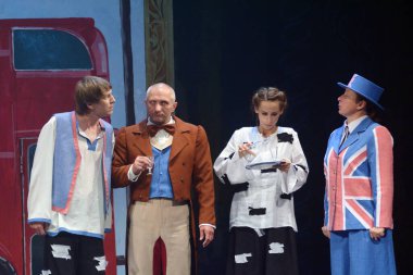 Barnaul, Rusya-27 Eylül 2020. Tiyatronun oyuncuları 