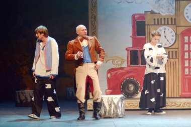 Barnaul, Rusya-27 Eylül 2020. Tiyatronun oyuncuları 