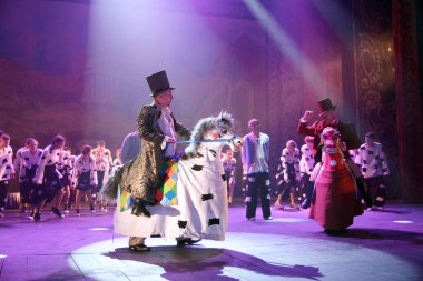 Barnaul, Rusya-27 Eylül 2020. Tiyatronun oyuncuları 