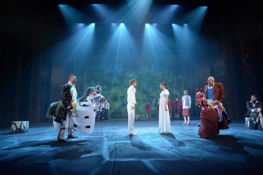 Barnaul, Rusya-27 Eylül 2020. Tiyatronun oyuncuları 