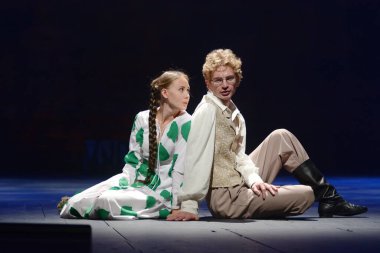 Barnaul, Rusya-27 Eylül 2020. Tiyatronun oyuncuları 