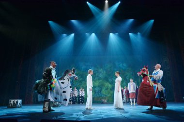 Barnaul, Rusya-27 Eylül 2020. Tiyatronun oyuncuları 