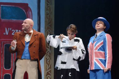 Barnaul, Rusya-27 Eylül 2020. Tiyatronun oyuncuları 