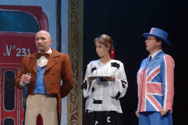 Barnaul, Rusya-27 Eylül 2020. Tiyatronun oyuncuları 