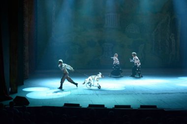 Barnaul, Rusya-27 Eylül 2020. Tiyatronun oyuncuları 