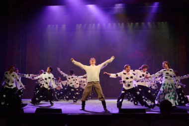 Barnaul, Rusya-27 Eylül 2020. Tiyatronun oyuncuları 