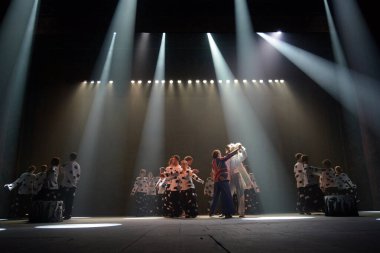 Barnaul, Rusya-27 Eylül 2020. Tiyatronun oyuncuları 