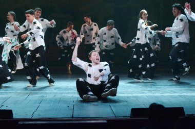 Barnaul, Rusya-27 Eylül 2020. Tiyatronun oyuncuları 