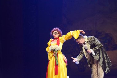 Barnaul, Rusya-27 Eylül 2020. Tiyatronun oyuncuları 