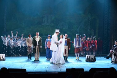 Barnaul, Rusya-27 Eylül 2020. Tiyatronun oyuncuları 