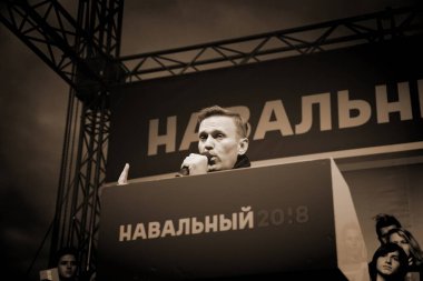 Omsk, Rusya-27 Eylül 2018. Muhalefetteki siyasetçi Alexei Navalny mitingde konuştu