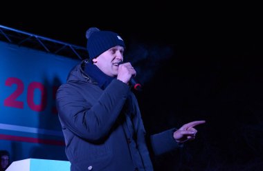Barnaul, Rusya-24 Aralık 2017. Muhalefetteki siyasetçi Alexei Navalny mitingde konuştu