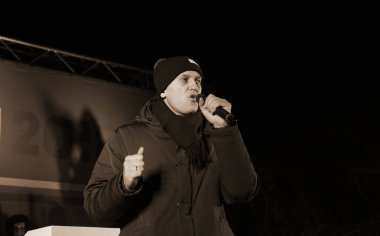 Barnaul, Rusya-24 Aralık 2017. Muhalefetteki siyasetçi Alexei Navalny mitingde konuştu