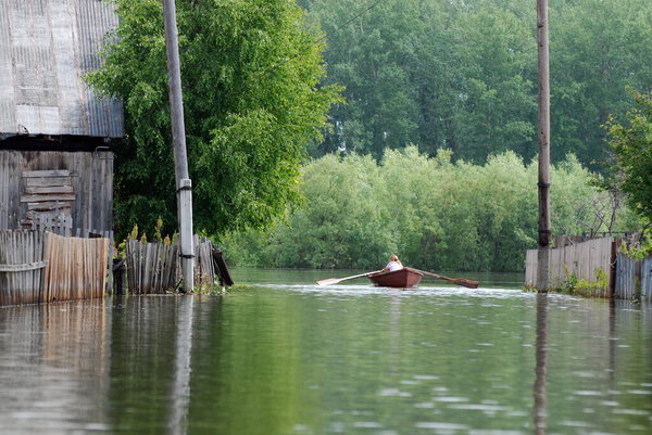 Барнаул, Россия-22 июня 2020 года. Потоп на Оби в Алтайском крае