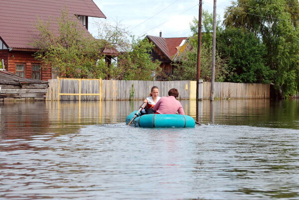 Барнаул, Россия-22 июня 2020 года. Потоп на Оби в Алтайском крае