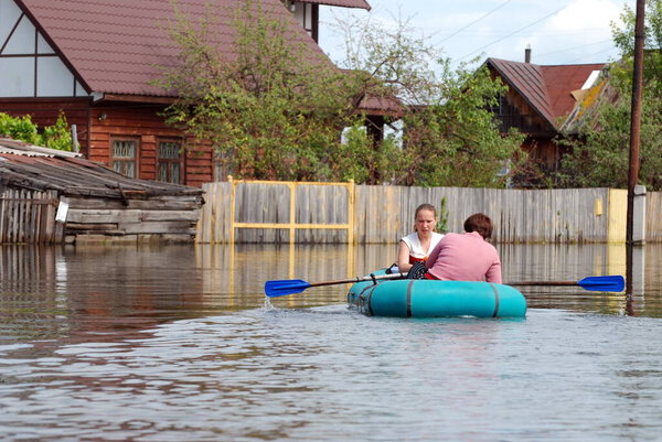 Барнаул, Россия-22 июня 2020 года. Потоп на Оби в Алтайском крае