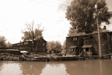 Barnaul, Rusya-22 Haziran 2020. Altai Bölgesi 'ndeki Ob Nehri' nde sel