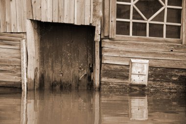 Barnaul, Rusya-22 Haziran 2020. Altai Bölgesi 'ndeki Ob Nehri' nde sel