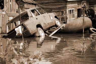 Barnaul, Rusya-22 Haziran 2020. Altai Bölgesi 'ndeki Ob Nehri' nde sel