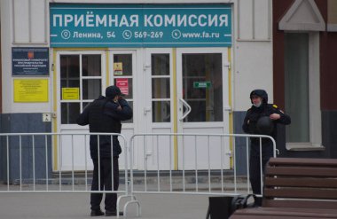  Barnaul, Rusya-21 Nisan 2021. Muhalefetteki siyasetçi Alexei Navalny 'ye destek için gösterilere darbe