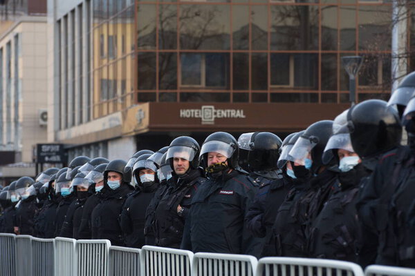 Барнаул, Россия-21 апреля 2021 года. Репрессии против демонстраций в поддержку оппозиционного политика Алексея Навального